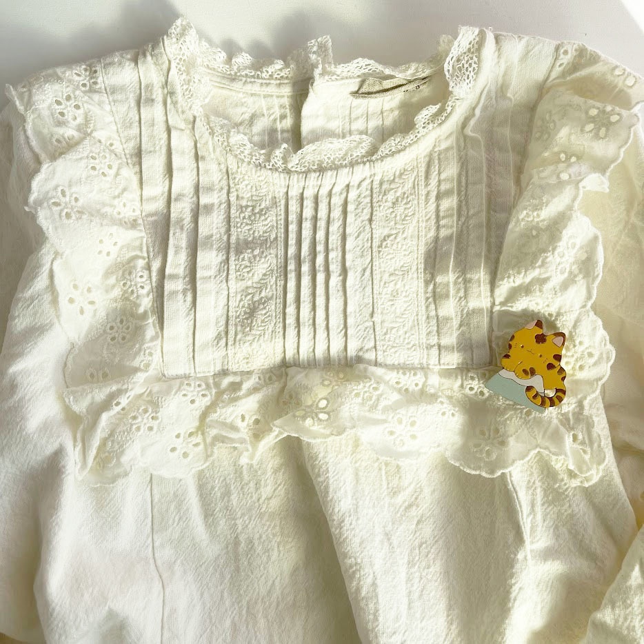 富士山とトラ*木のブローチ