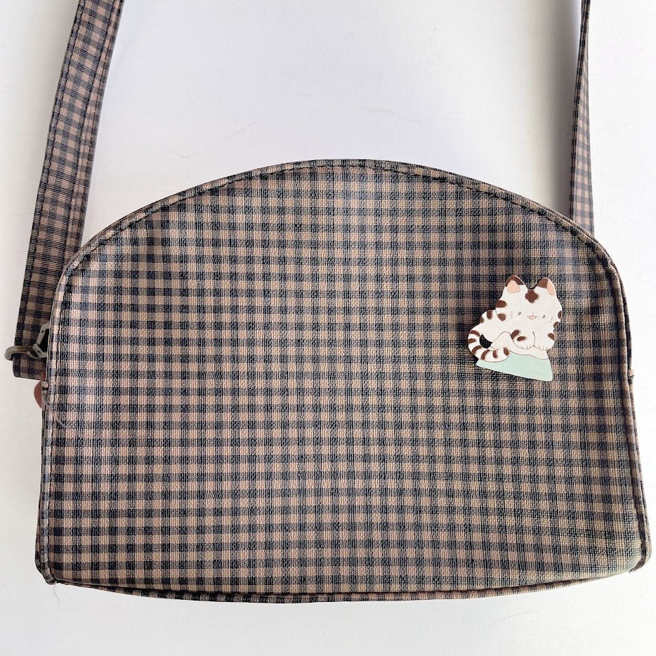 富士山とトラ*木のブローチ