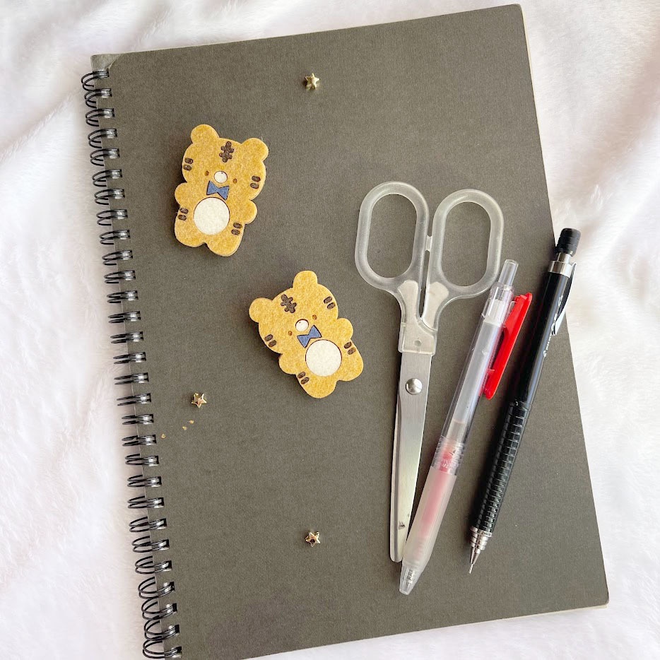 やわらかとら*フェルトのブローチ