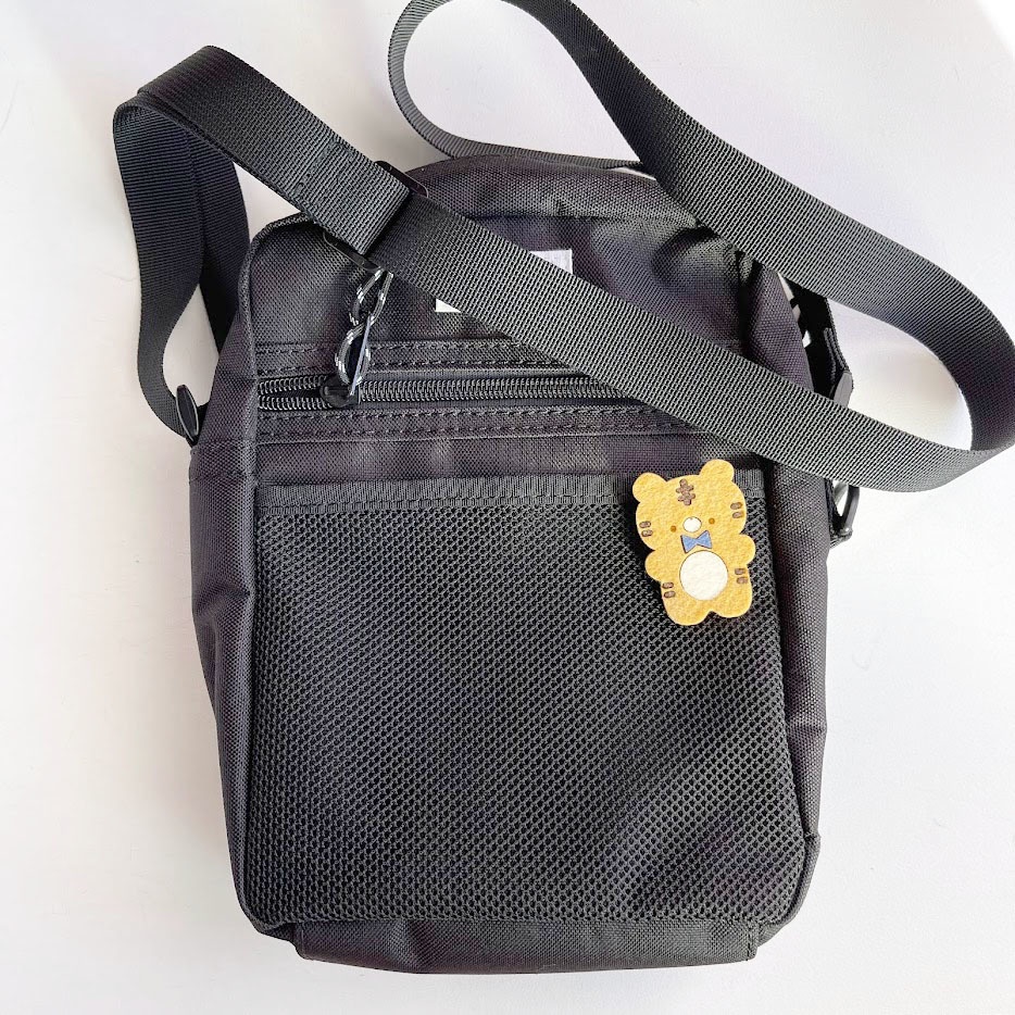 やわらかとら*フェルトのブローチ