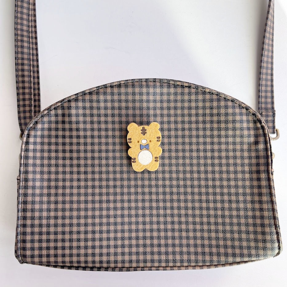 やわらかとら*フェルトのブローチ