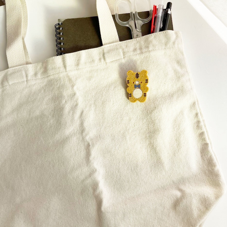 やわらかとら*フェルトのブローチ