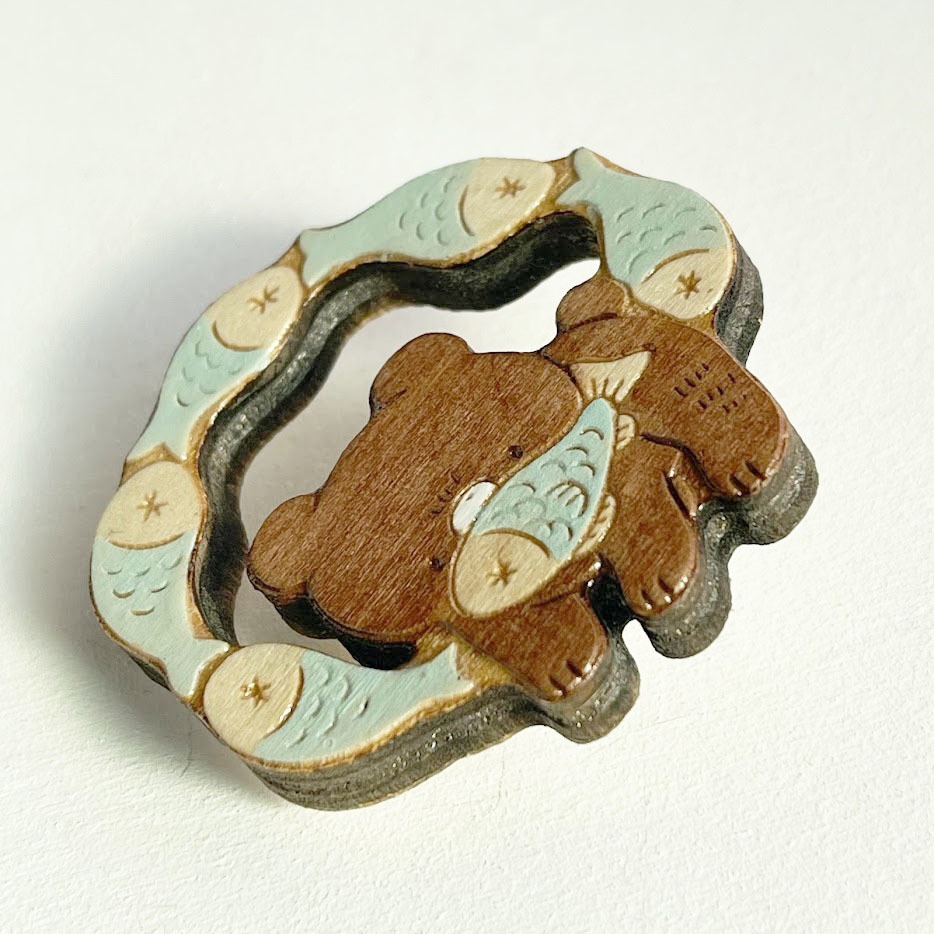 木彫りのくま*木のブローチ