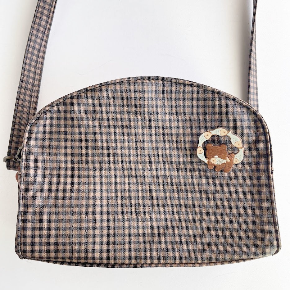 木彫りのくま*木のブローチ