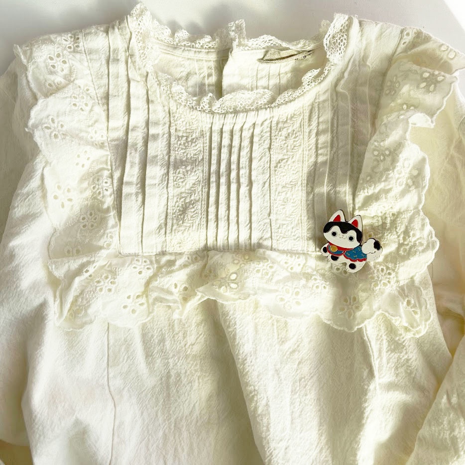 にっこり張り子いぬ*木のブローチ