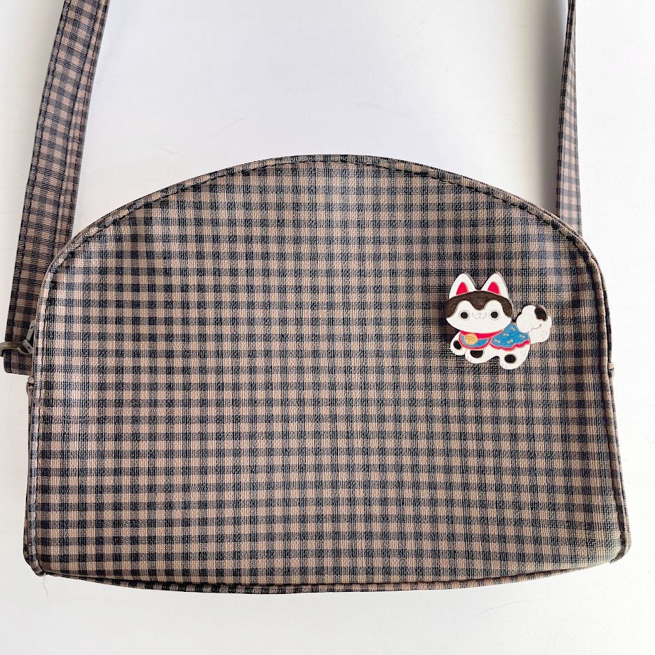 にっこり張り子いぬ*木のブローチ