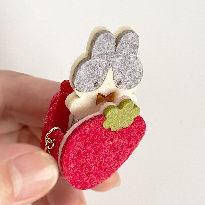 ドール*いちごとうさぎポシェット(赤)