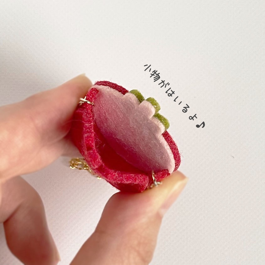 ドール*いちごとうさぎポシェット(赤)