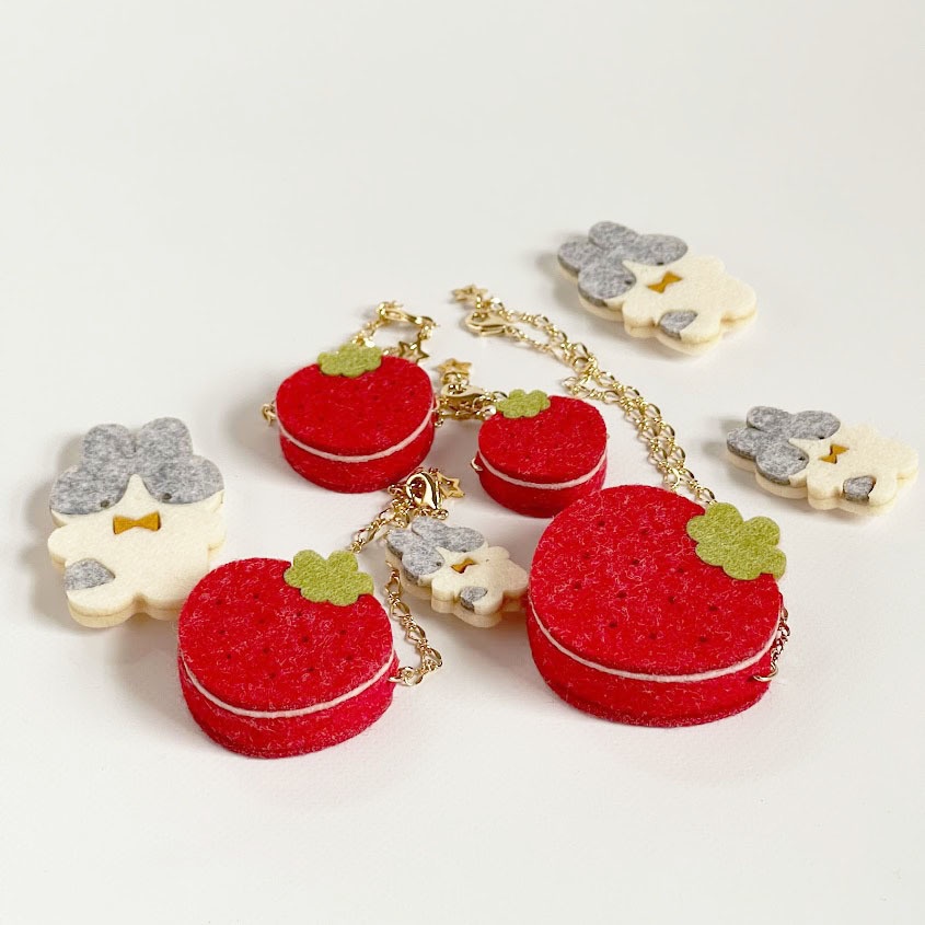 ドール*いちごとうさぎポシェット(赤)