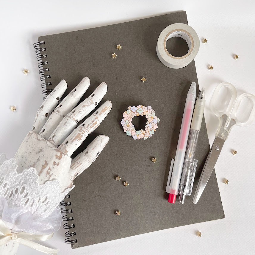 紫陽花と星屑のリース*木のブローチ