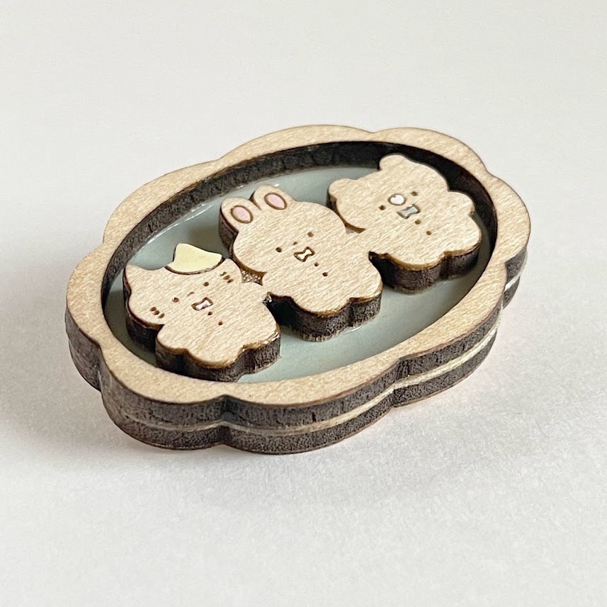 おててつなごう*木のブローチ