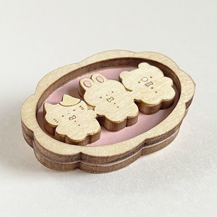 おててつなごう*木のブローチ