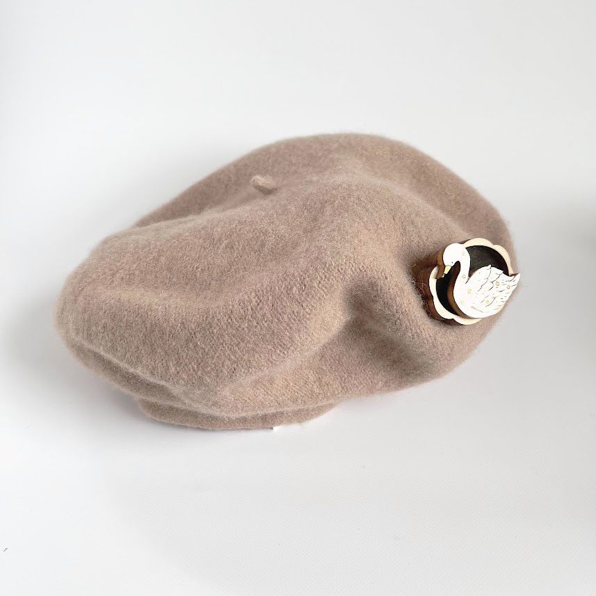 星屑と白鳥(木枠)*木のブローチ