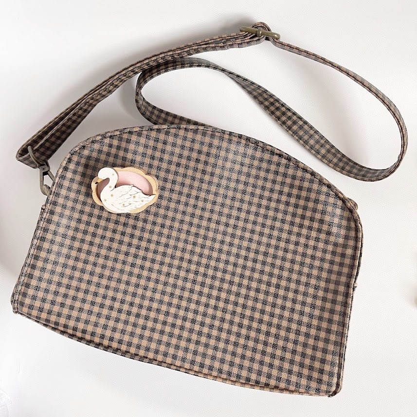 星屑と白鳥(木枠)*木のブローチ