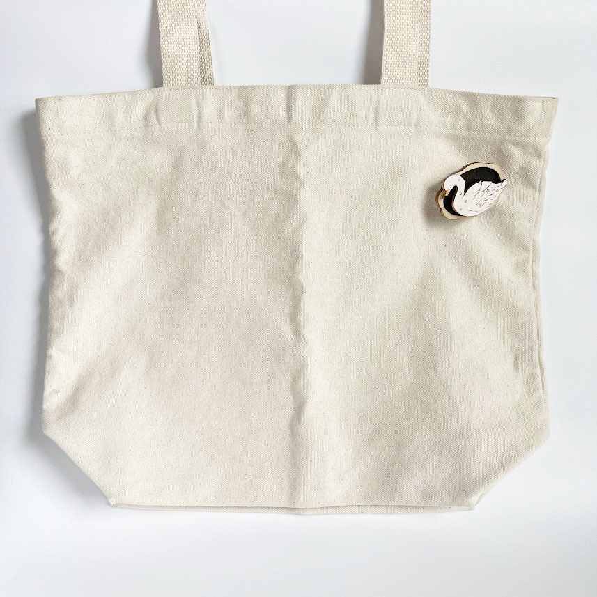 星屑と白鳥(木枠)*木のブローチ