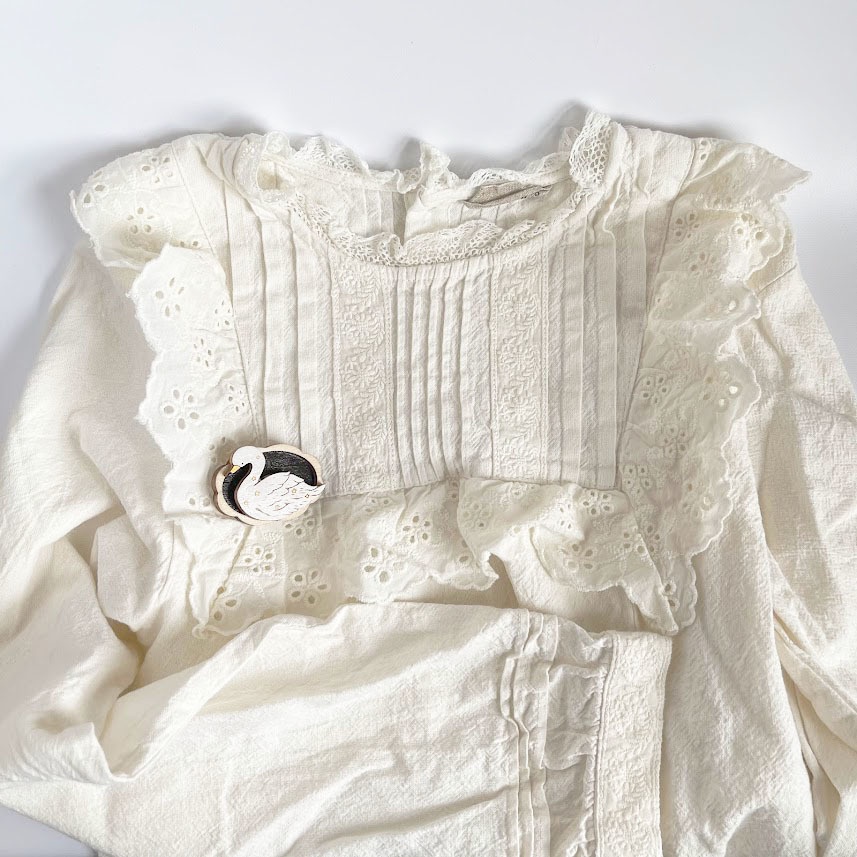 星屑と白鳥(木枠)*木のブローチ