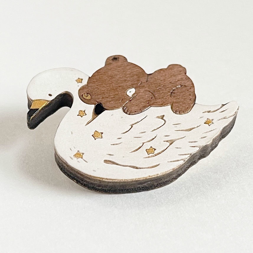 星屑と白鳥*木のブローチ