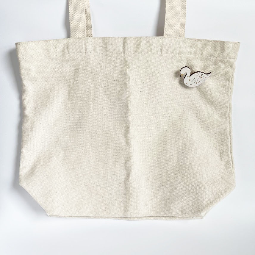 星屑と白鳥*木のブローチ