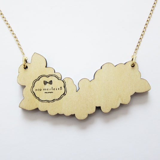 白のお花*木のネックレス