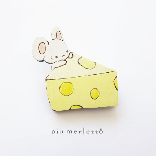 ねずみさんとチーズ*木のブローチ