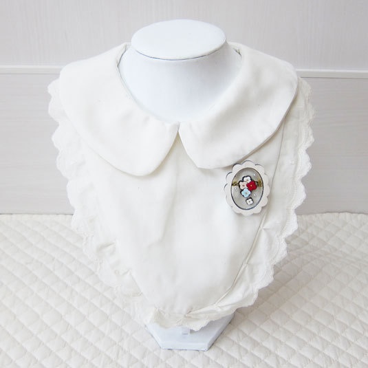 木枠のレジンブローチ