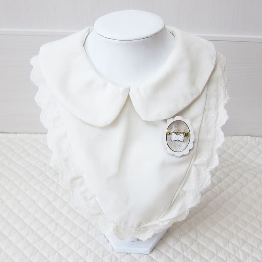 木枠のレジンブローチ