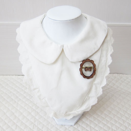 木枠のレジンブローチ