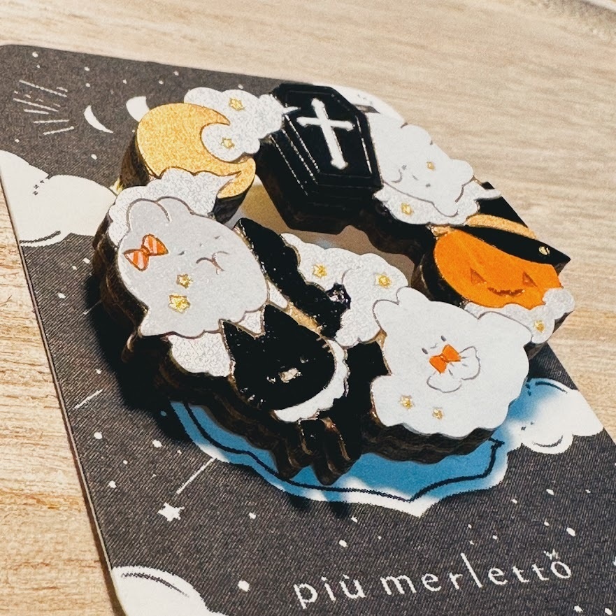 わくわくいたずら準備*木のブローチ