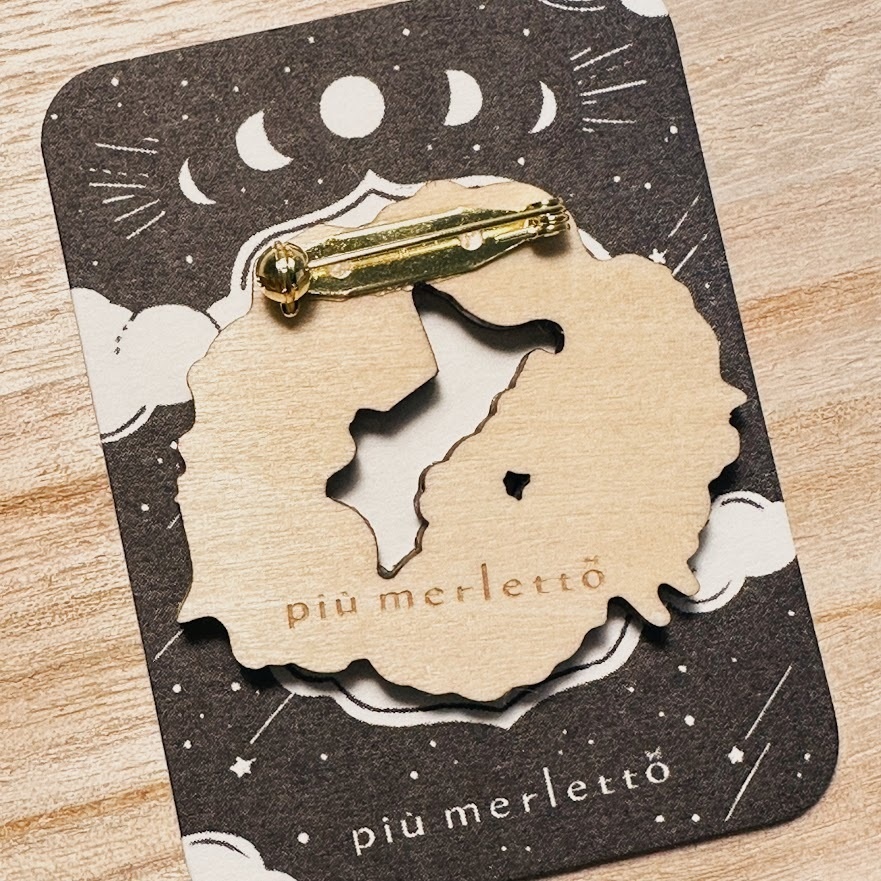 わくわくいたずら準備*木のブローチ