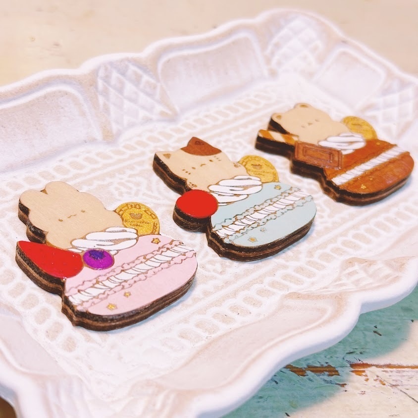 どうぶつマカロン*木のブローチ