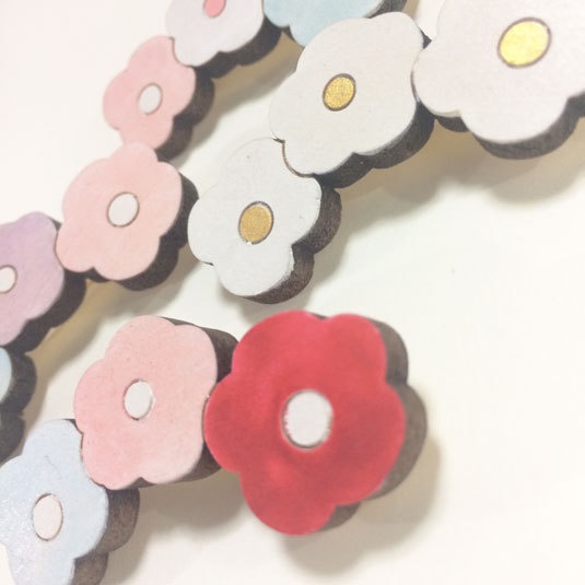 おはなみっつ*木のブローチ