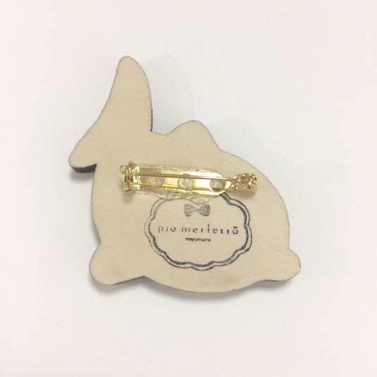 こわがりサメ*木のブローチ