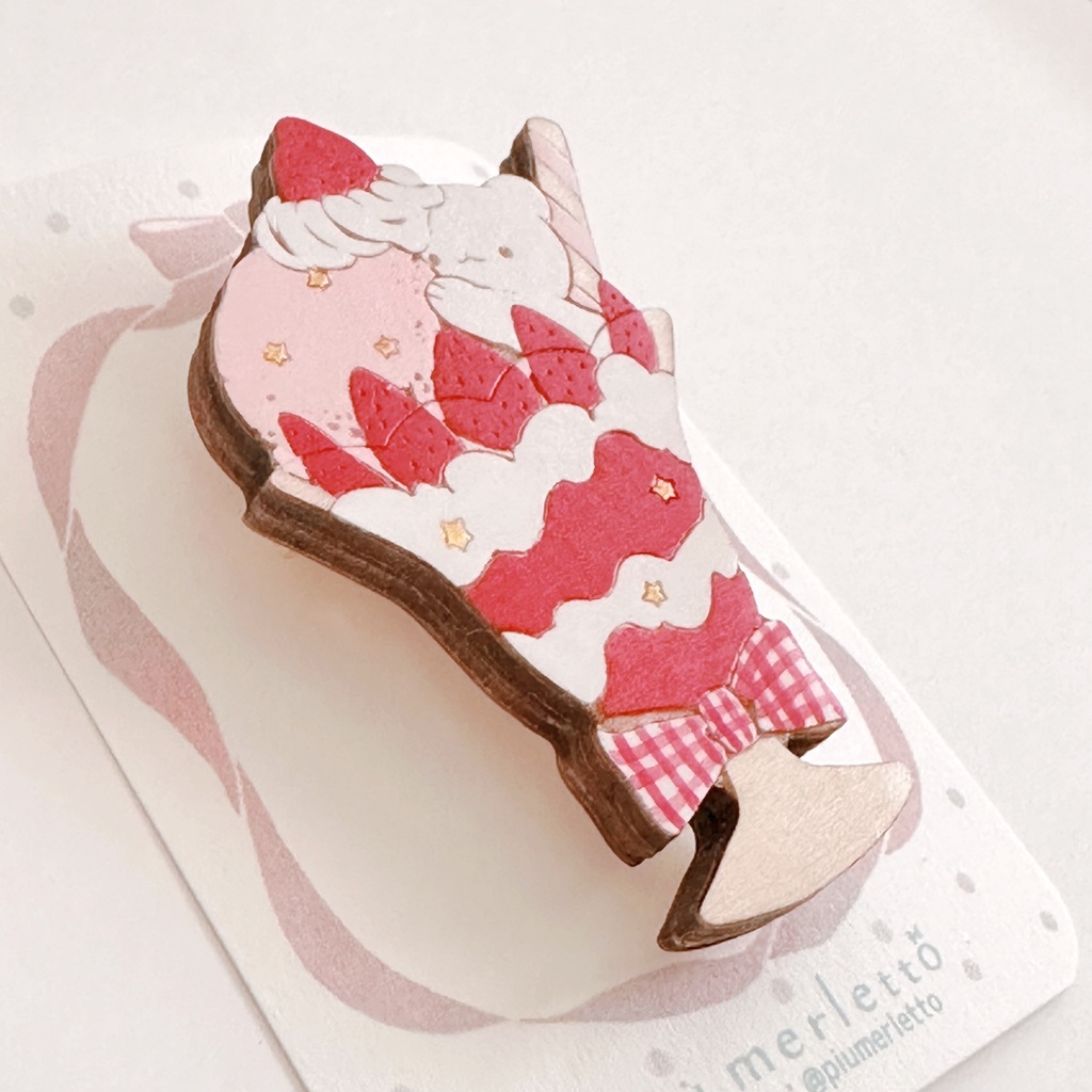 しろくまいちごパフェ*木のブローチ