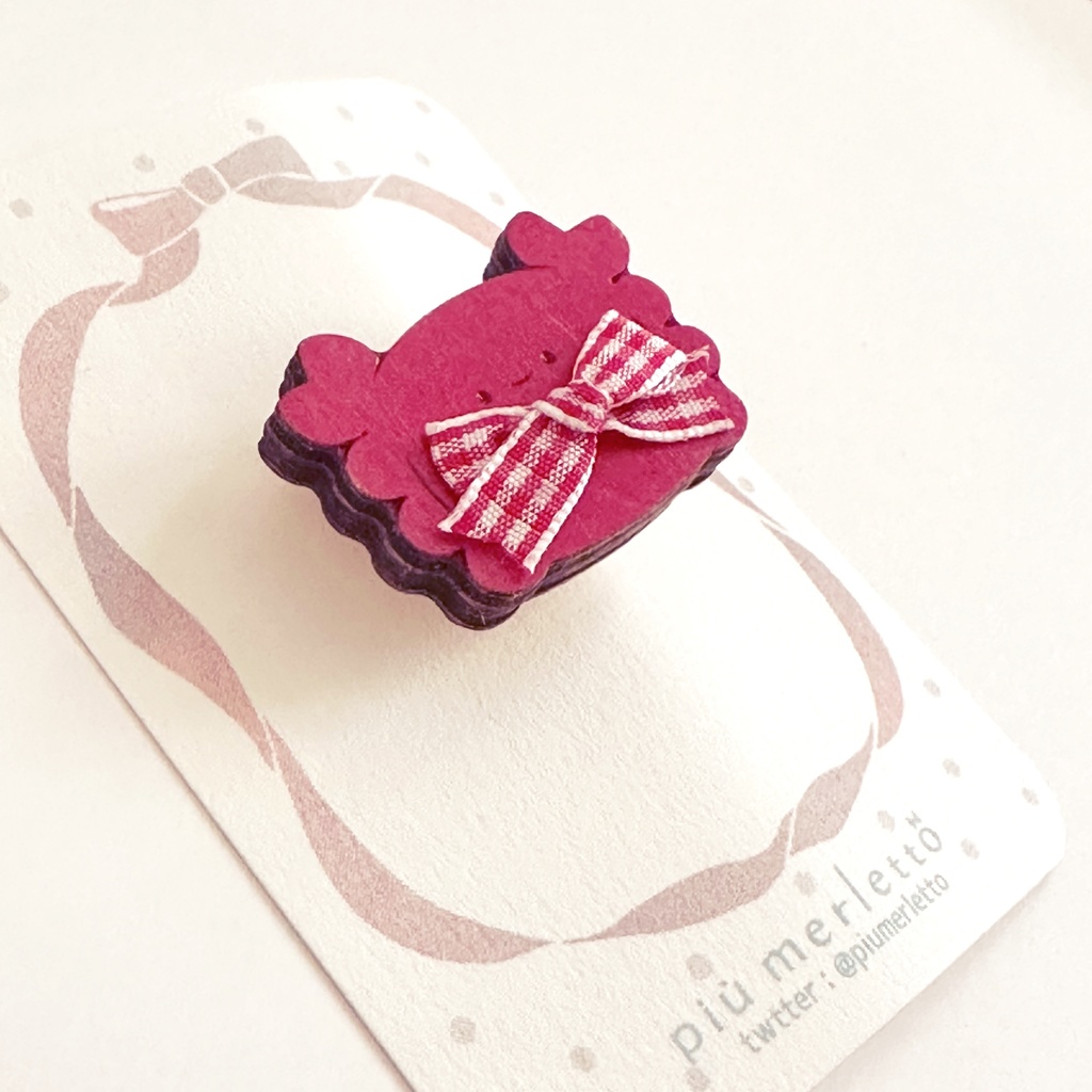 ミニ*カニちゃん(赤・リボン)*木のブローチ