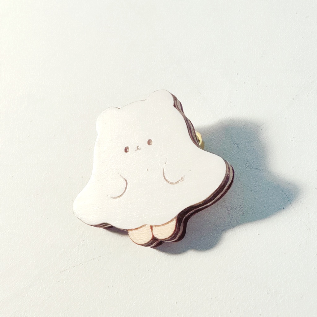 ミニ*もちもちくまおばけ*木のブローチ