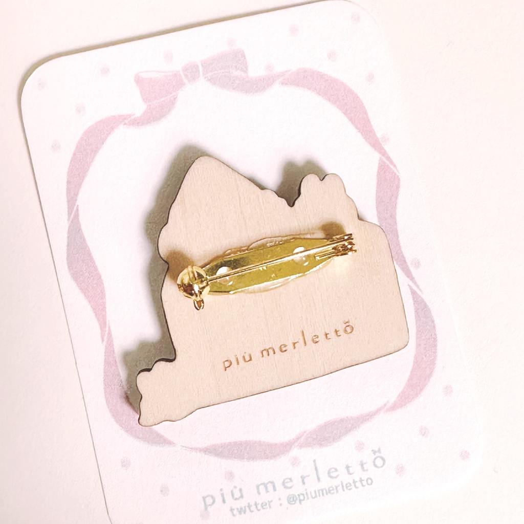 ショートケーキと生クリームうさぎ(ぴんく)*木のブローチ