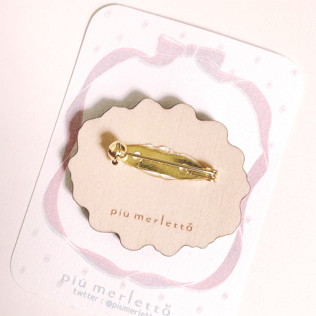 お菓子なうさぎ*木のブローチ