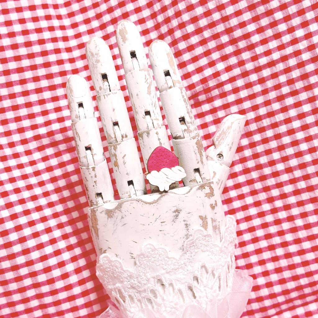 生クリームうさぎと苺*木の指輪