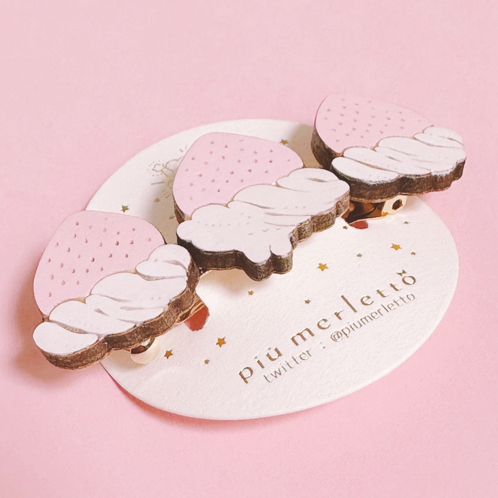 生クリームうさぎと苺*木のバレッタ