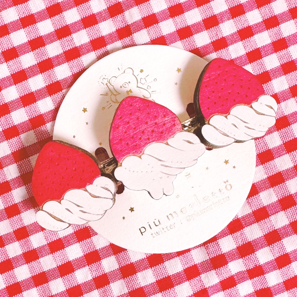 生クリームうさぎと苺*木のバレッタ