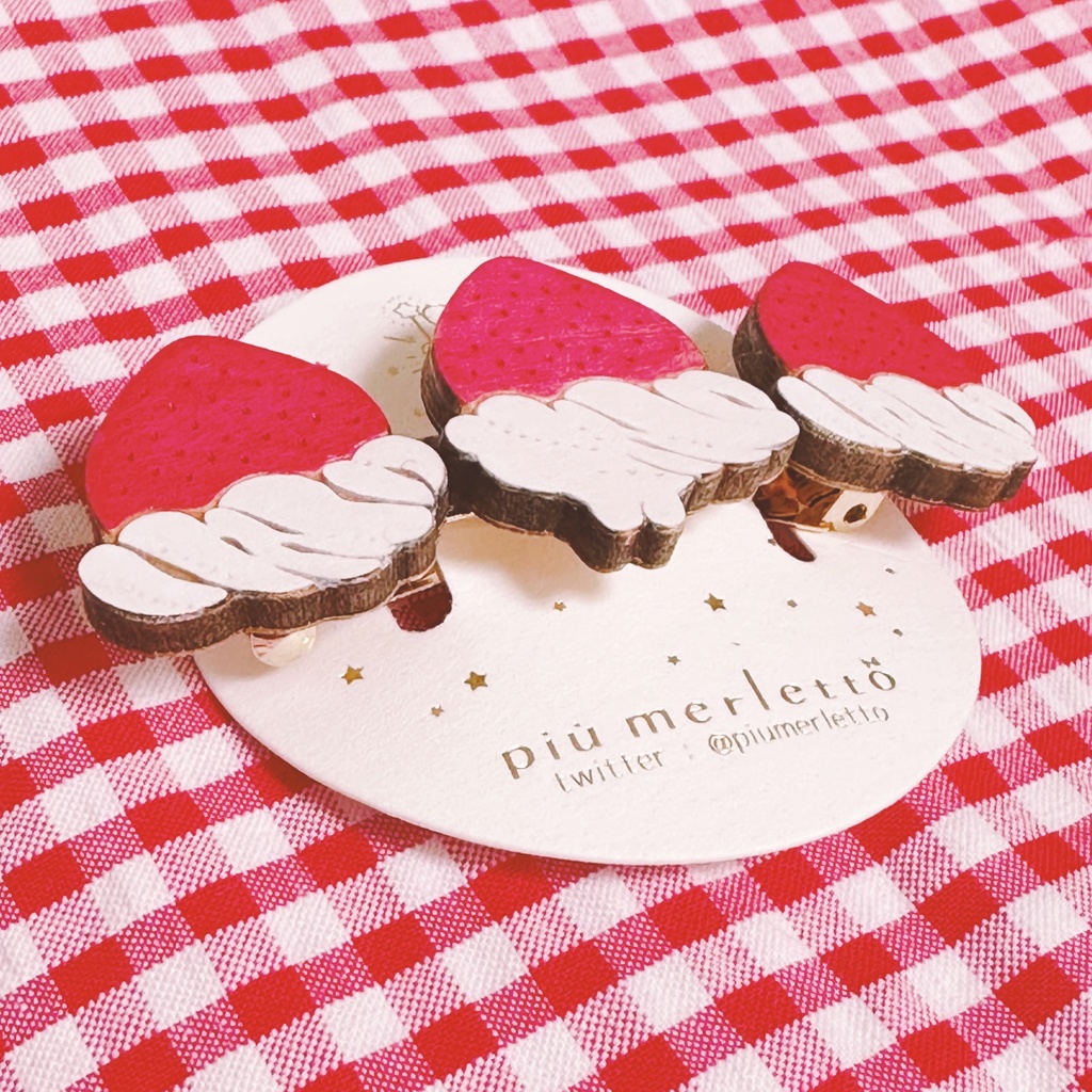 生クリームうさぎと苺*木のバレッタ