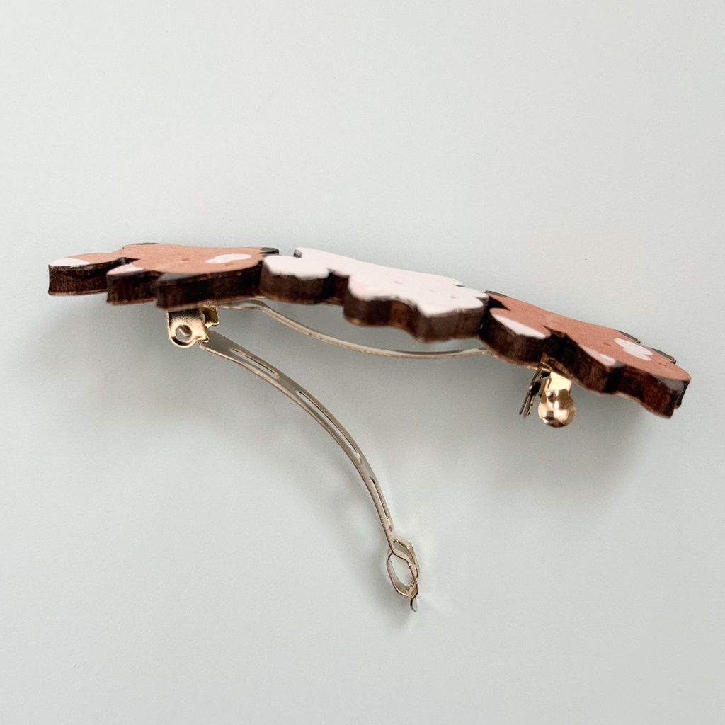 ぴょんぴょんアカギツネ×ホッキョクギツネ*木のバレッタ