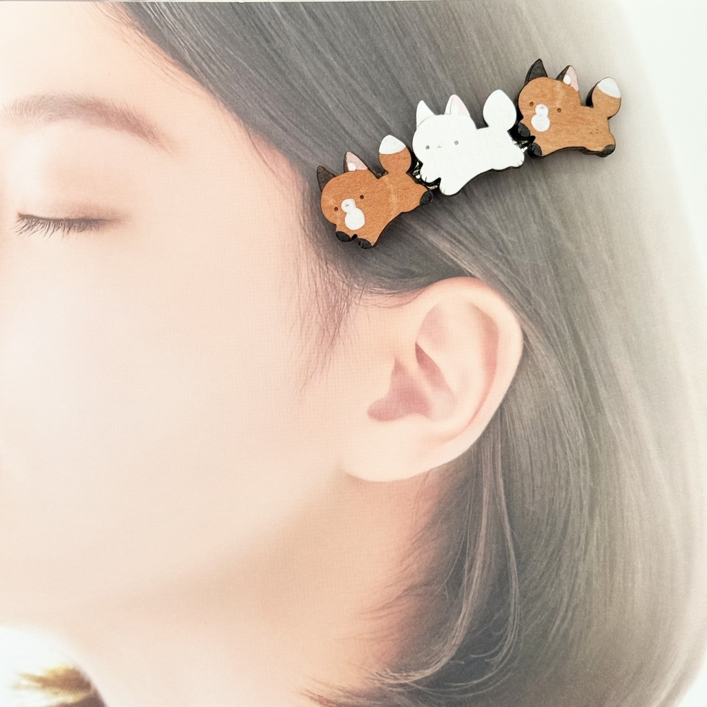 ぴょんぴょんアカギツネ×ホッキョクギツネ*木のバレッタ