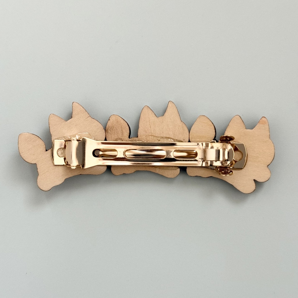 ぴょんぴょんアカギツネ×ホッキョクギツネ*木のバレッタ