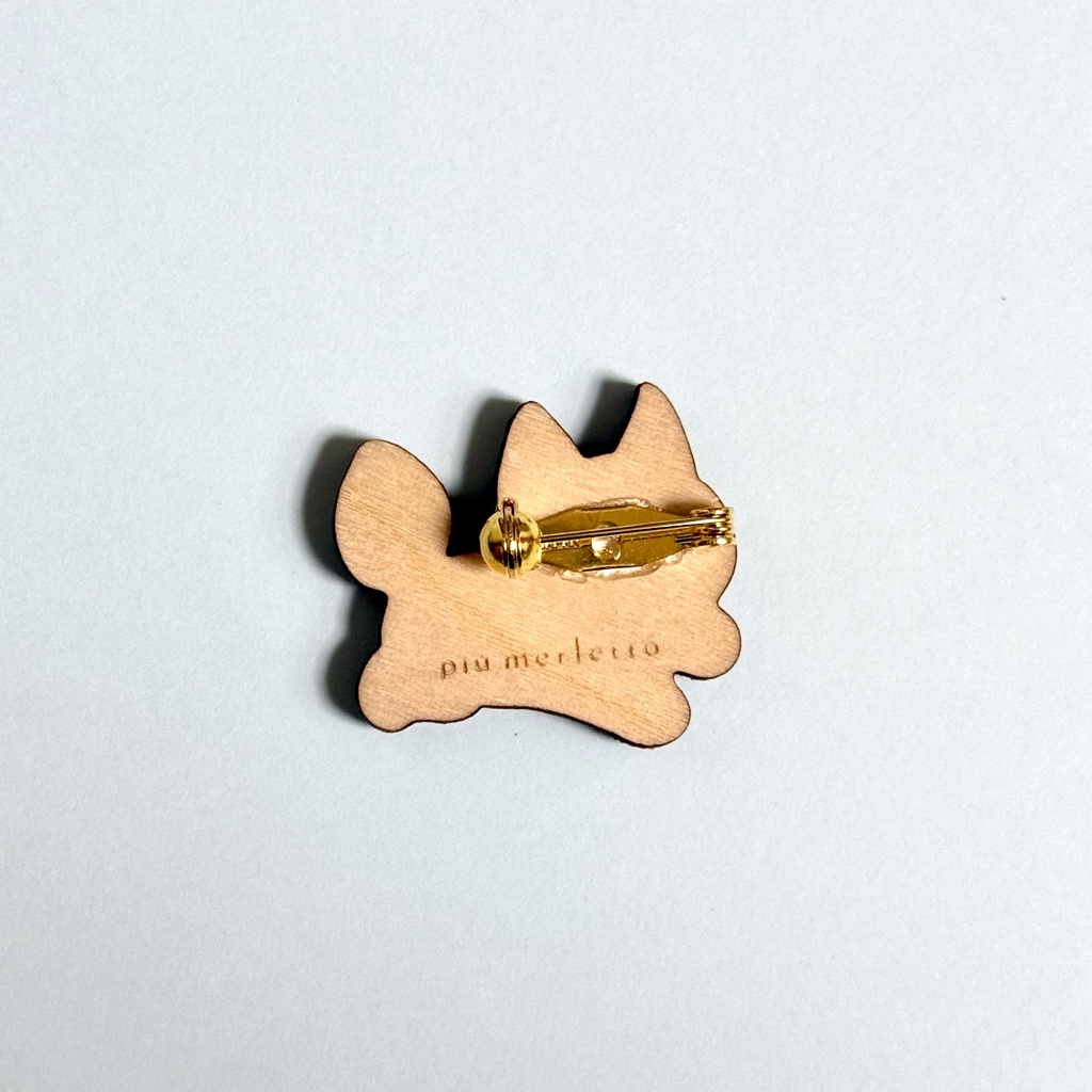 ミニ*ぴょんぴょんアカギツネ*木のブローチ