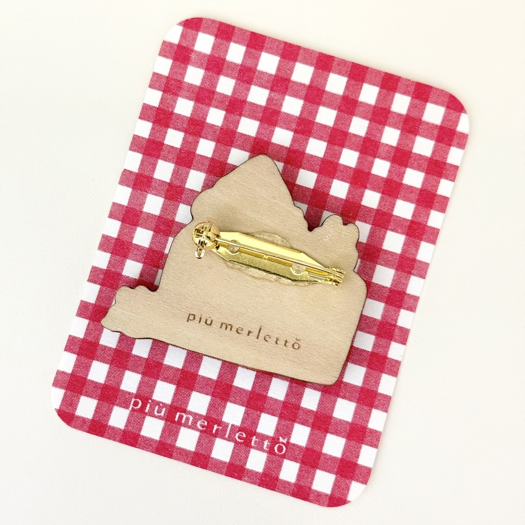 ショートケーキと生クリームうさぎ(赤)*木のブローチ