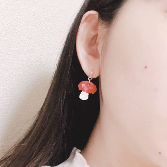 森のきのこ∴赤∴*木のピアス・イヤリング