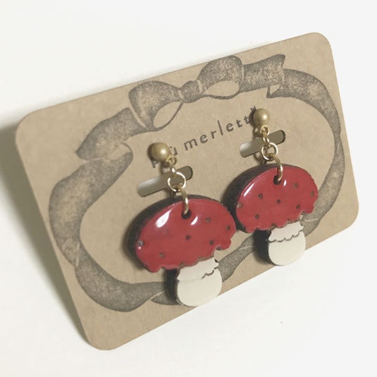 森のきのこ∴赤∴*木のピアス・イヤリング