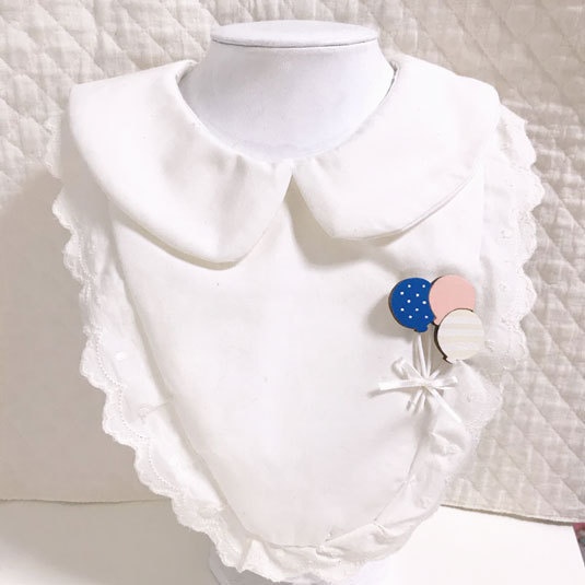 ふわふわ風船*木のブローチ