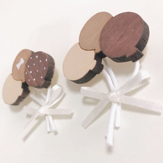 ふわふわ風船*木のブローチ